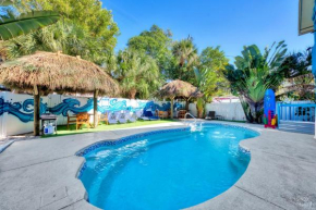 Pink Flamingo Unit, Steps to Beach, Siesta Key Village & Pet-Friendly, Sarasota